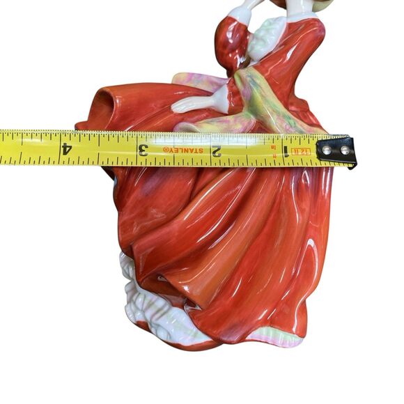 ROYAL DOULTON ENGLAND TOP OF THE HILL Vtg FIGURINE PRETTY LADIES 6.5” - Picture 8 of 8